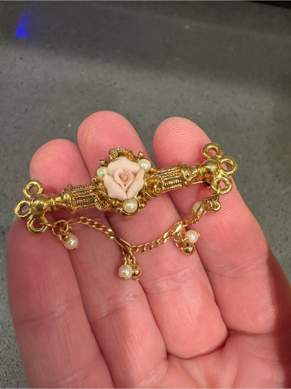 Vintage-Inspired Gold Tone Pin with Pink Rose and Pearl Accents